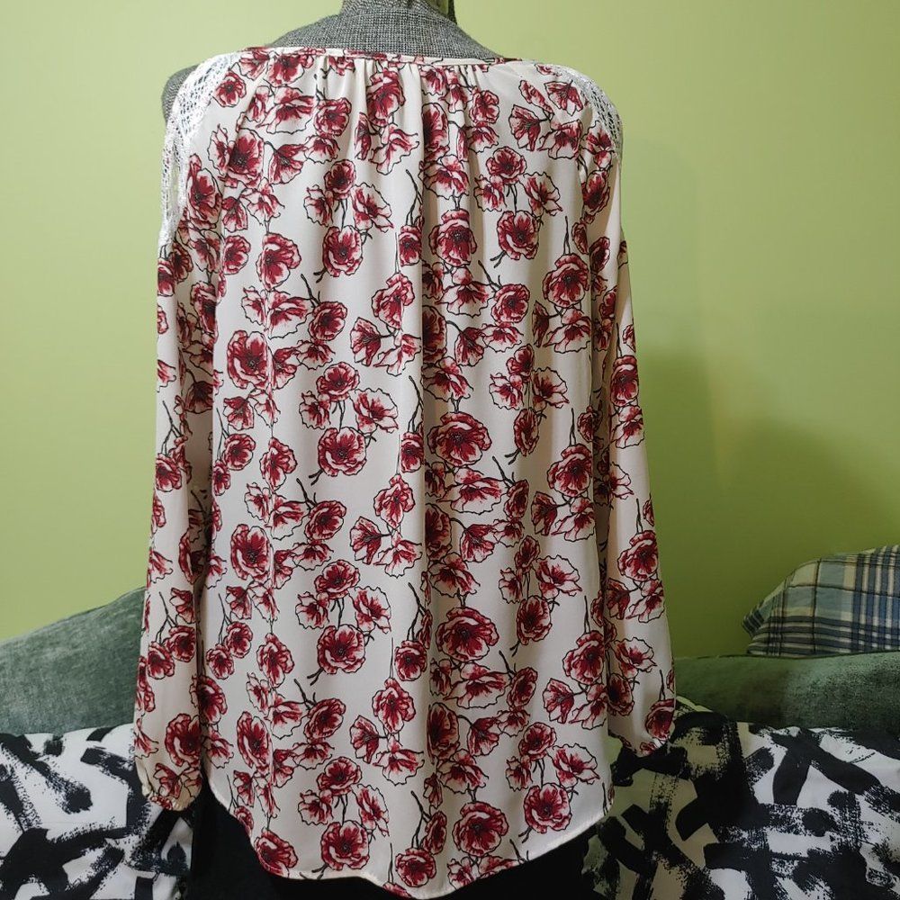 COLD Shoulder! - Picture 5 of 6